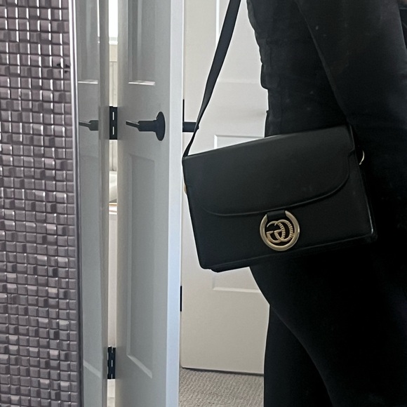 Gucci Black Leather Shoulder Bag - Picture 8 of 9